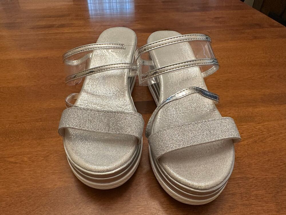 Shimmering Silver Open Toed Sandals - SZ 40 (9)